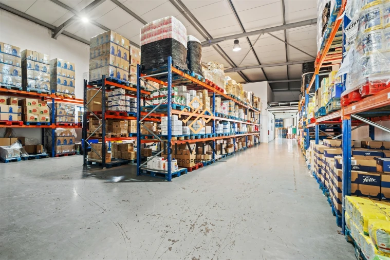 Armazém para Venda em Camacha Foto 8