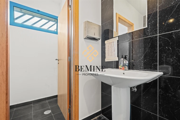 Armazém para Venda em Camacha Foto 35