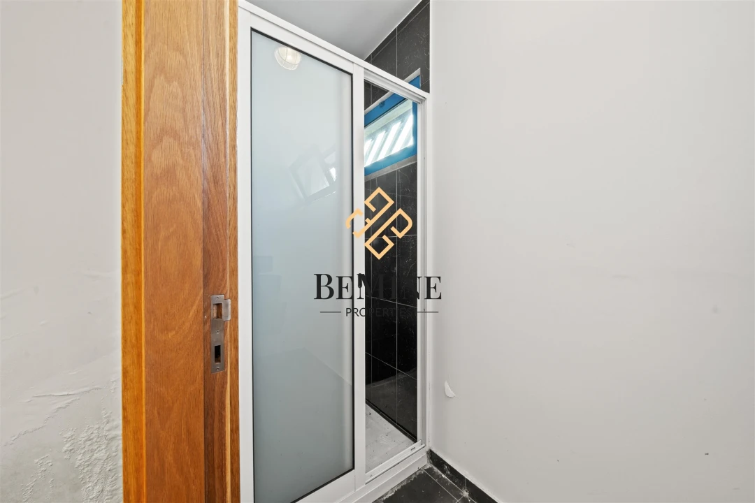 Armazém para Venda em Camacha Foto 37