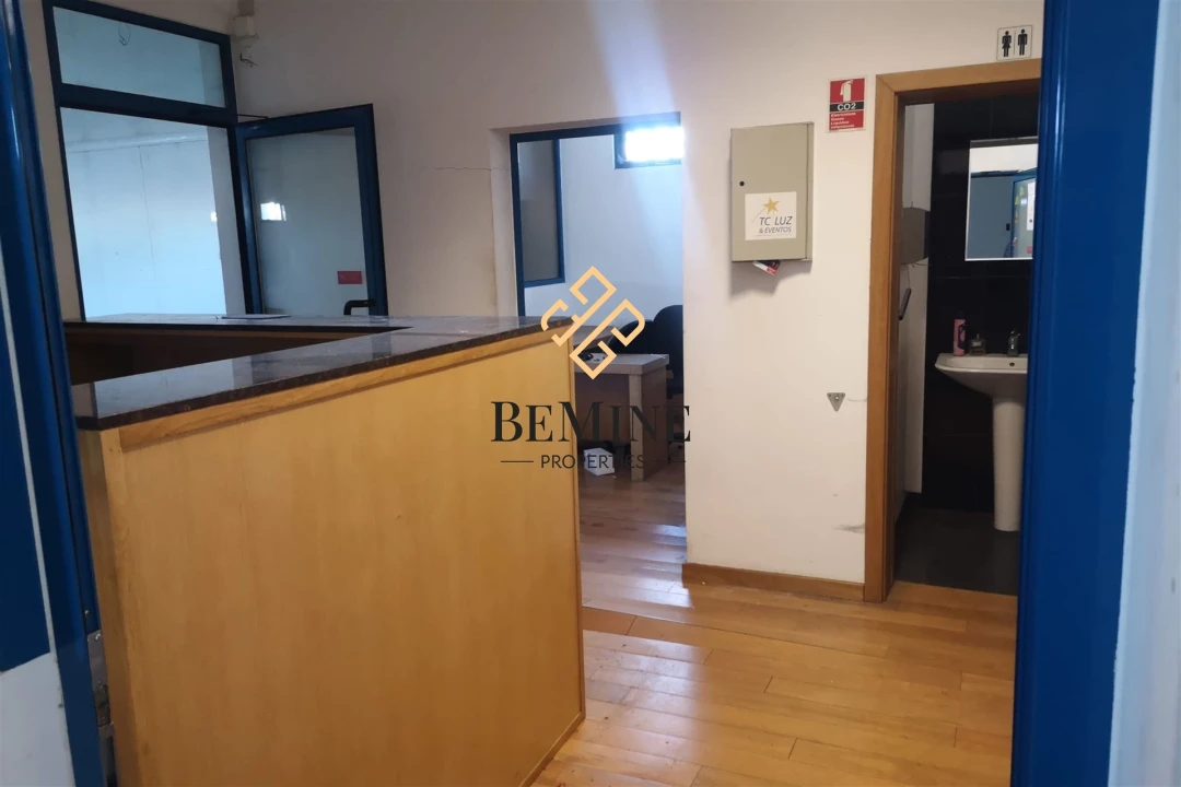 Armazém para Venda em Camacha Foto 12