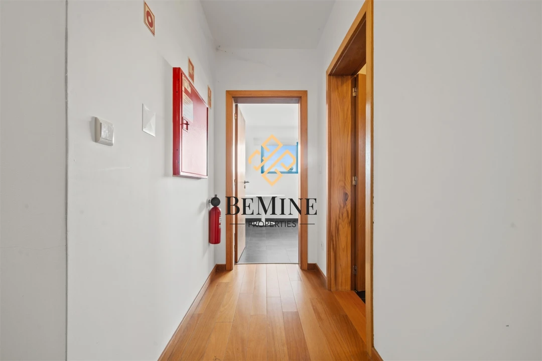 Armazém para Venda em Camacha Foto 32