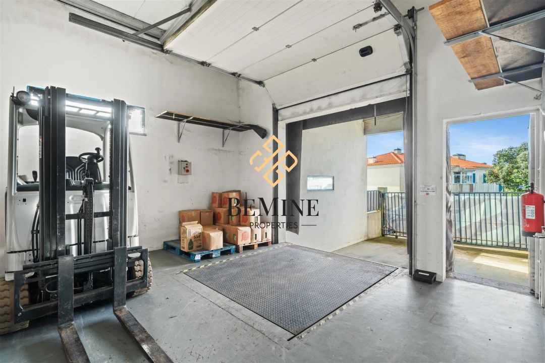 Armazém para Venda em Camacha Foto 17