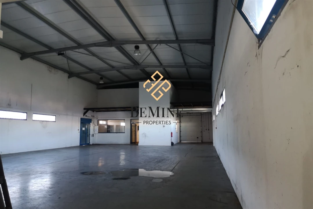 Armazém para Venda em Camacha Foto 7