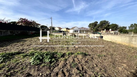 Terreno para Venda em Seixal, Arrentela e Aldeia de Paio Pires
