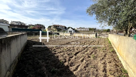 Terreno para Venda em Seixal, Arrentela e Aldeia de Paio Pires