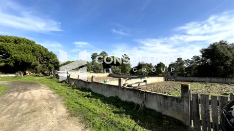 Terreno para Venda em Seixal, Arrentela e Aldeia de Paio Pires