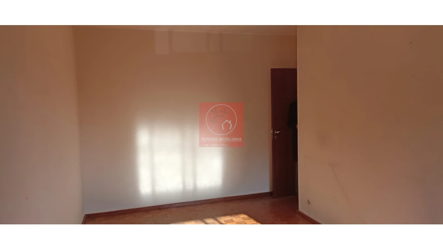 Moradia T4 para Venda em Peso da Régua e Godim Foto 6