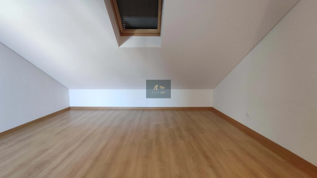 Moradia T4 para Venda em Gaio-Rosário e Sarilhos Pequenos Foto 21