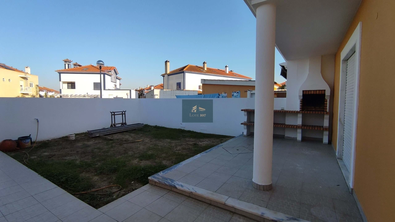 Moradia T4 para Venda em Gaio-Rosário e Sarilhos Pequenos Foto 25