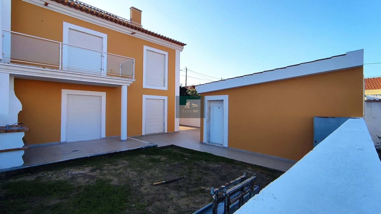 Moradia T4 para Venda em Gaio-Rosário e Sarilhos Pequenos Foto 26