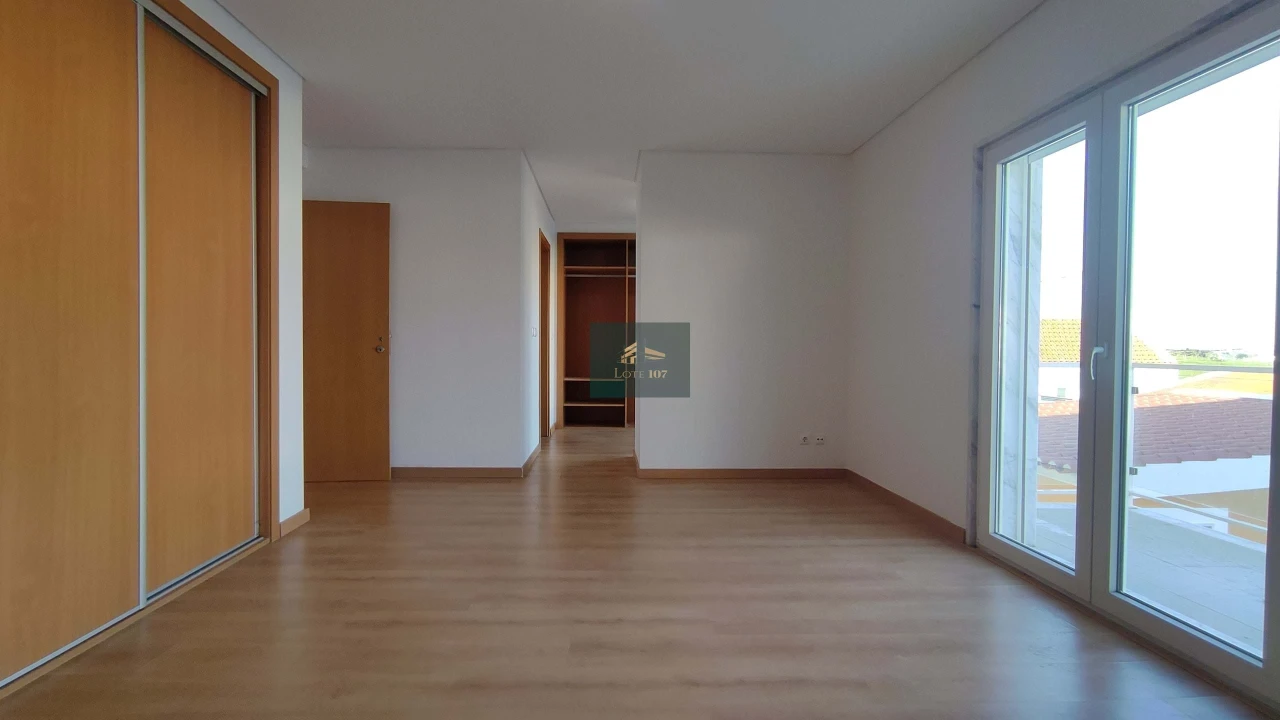 Moradia T4 para Venda em Gaio-Rosário e Sarilhos Pequenos Foto 2