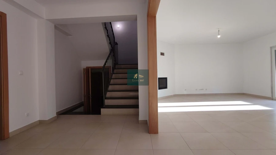 Moradia T4 para Venda em Gaio-Rosário e Sarilhos Pequenos Foto 3