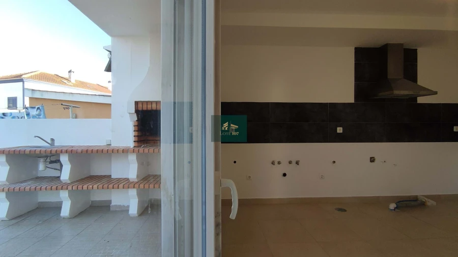 Moradia T4 para Venda em Gaio-Rosário e Sarilhos Pequenos Foto 7