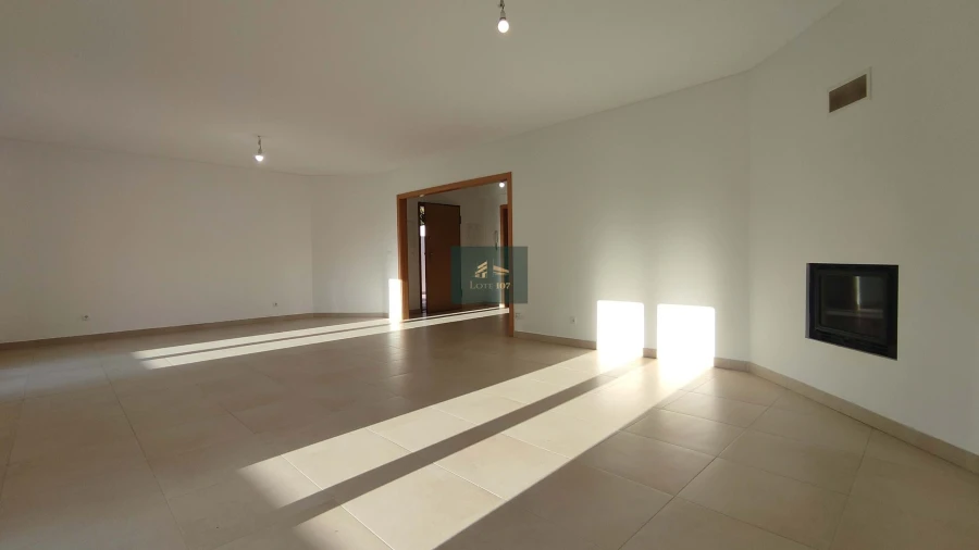 Moradia T4 para Venda em Gaio-Rosário e Sarilhos Pequenos Foto 4