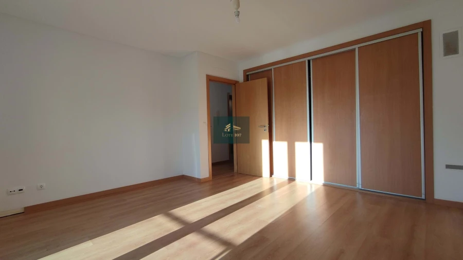 Moradia T4 para Venda em Gaio-Rosário e Sarilhos Pequenos Foto 13