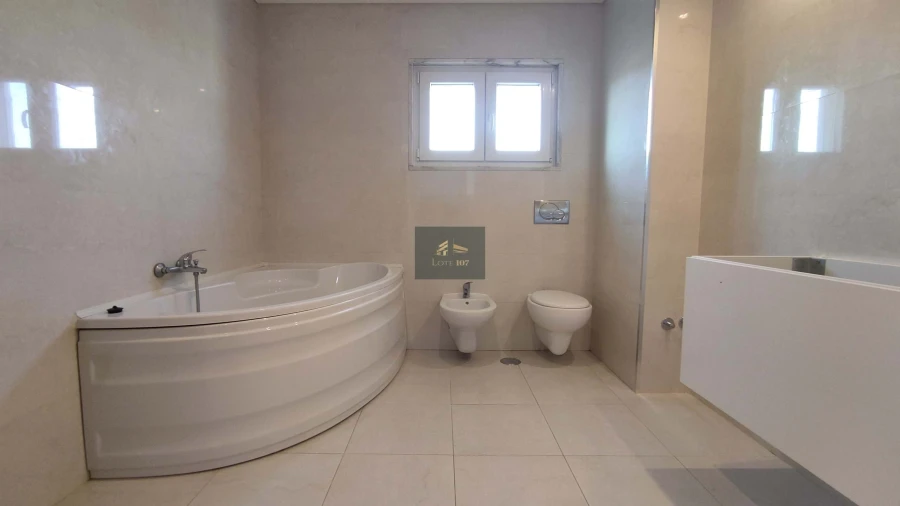 Moradia T4 para Venda em Gaio-Rosário e Sarilhos Pequenos Foto 18