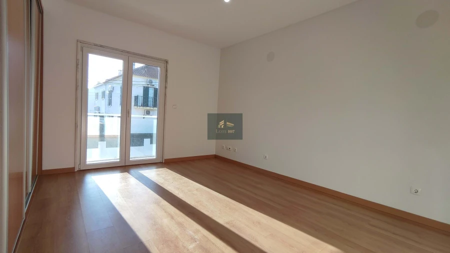 Moradia T4 para Venda em Gaio-Rosário e Sarilhos Pequenos Foto 14