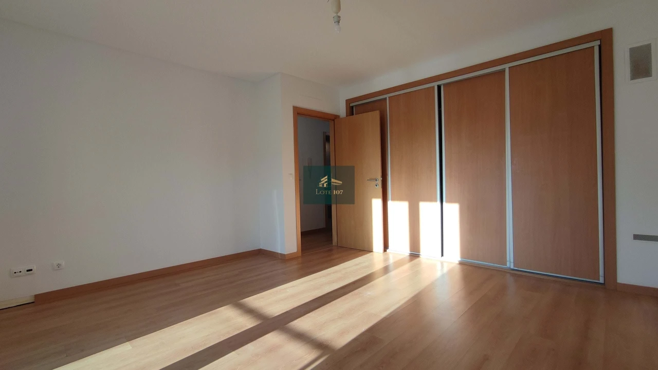 Moradia T4 para Venda em Gaio-Rosário e Sarilhos Pequenos Foto 13