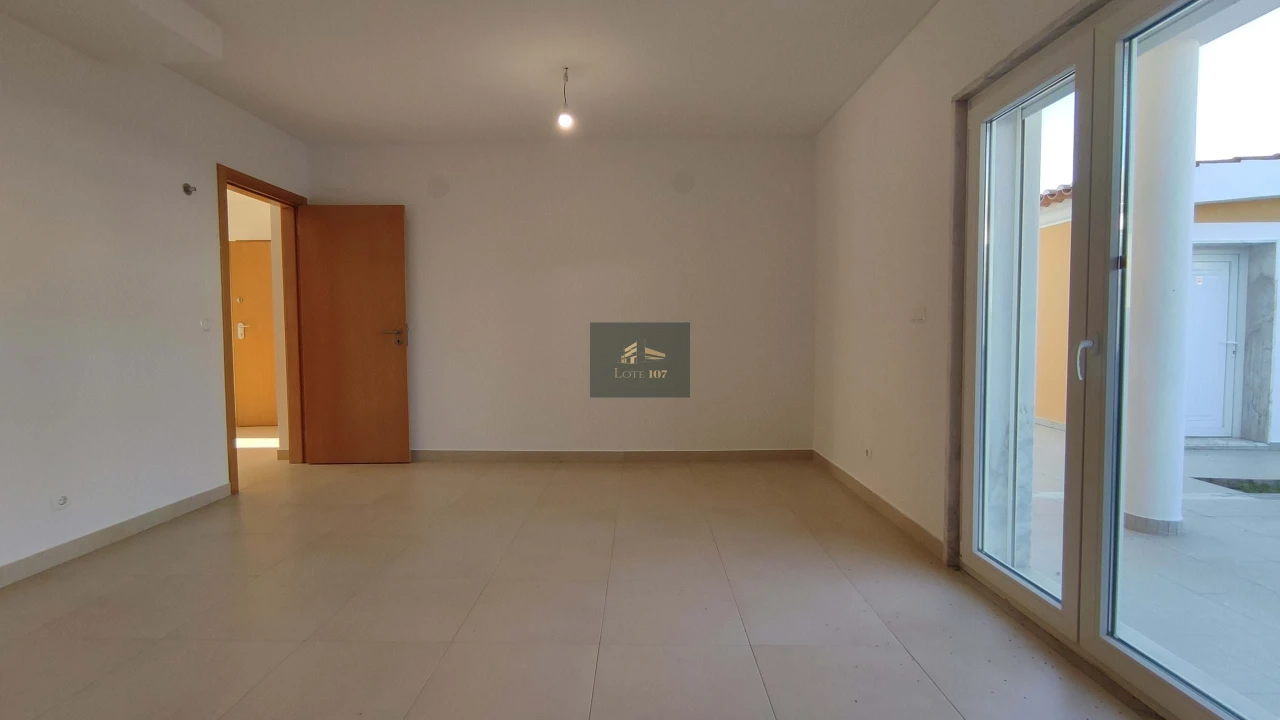 Moradia T4 para Venda em Gaio-Rosário e Sarilhos Pequenos Foto 9