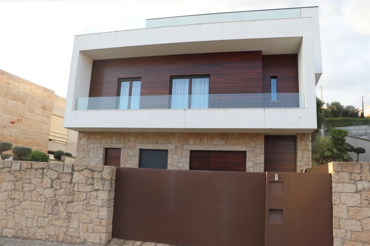 Moradia T5 para Venda em Lordelo Foto 2