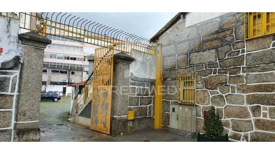 Prédio para Venda em Oliveira, São Paio e São Sebastião Foto 3