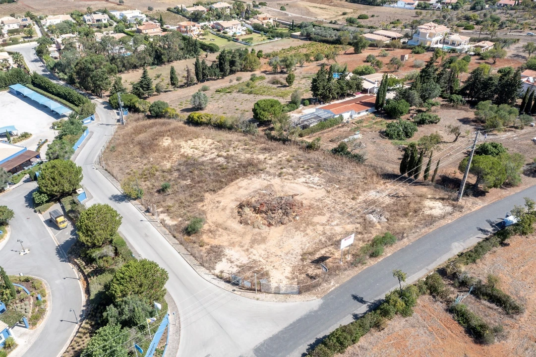 Terreno para Venda em Lagos (São Sebastião e Santa Maria) Foto 1