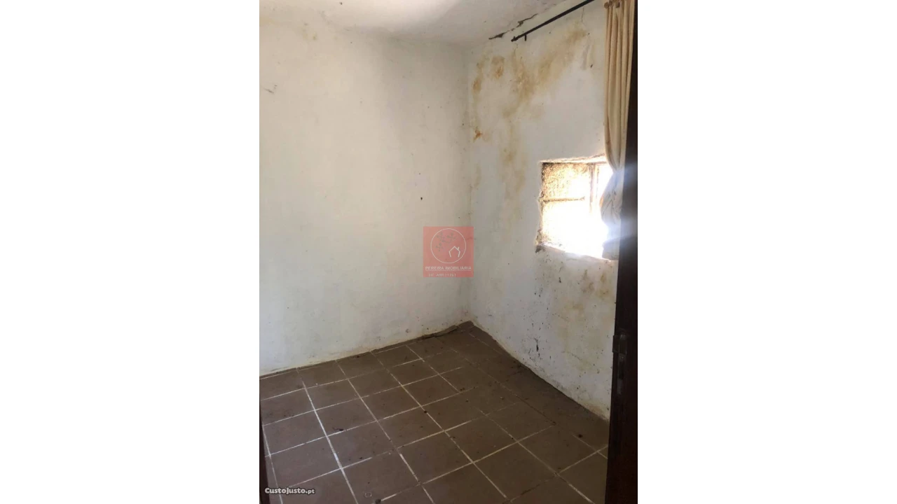 Moradia T2 para Venda em Azias Foto 9