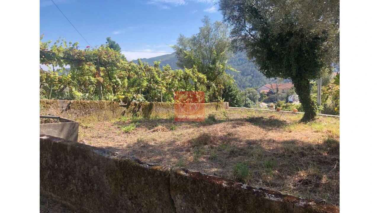 Moradia T2 para Venda em Azias Foto 5