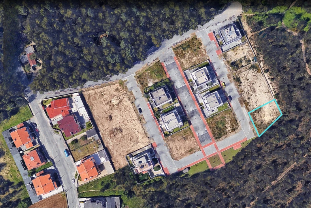 Terreno para Venda em Castêlo da Maia Foto 1