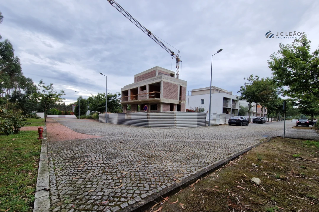 Terreno para Venda em Castêlo da Maia Foto 4