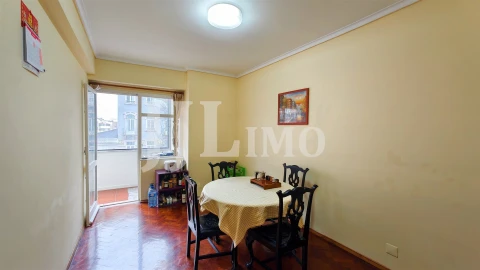 Apartamento T3 para Arrendamento em Santo António