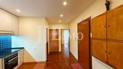 Apartamento T3 para Arrendamento em Santo António