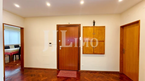 Apartamento T3 para Arrendamento em Santo António