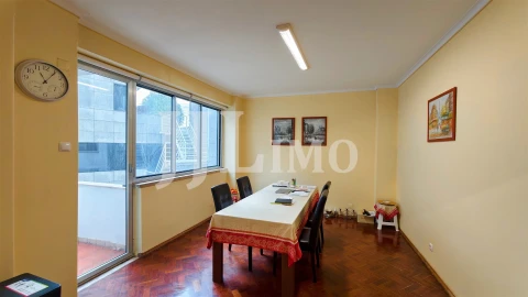 Apartamento T3 para Arrendamento em Santo António