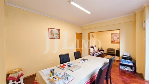 Apartamento T3 para Arrendamento em Santo António