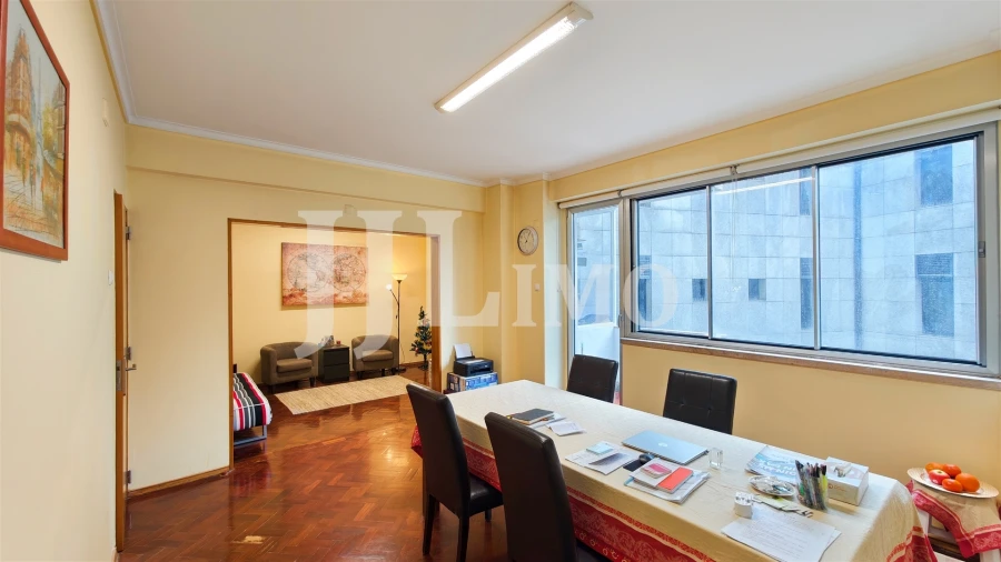 Apartamento T3 para Arrendamento em Santo António Foto 11