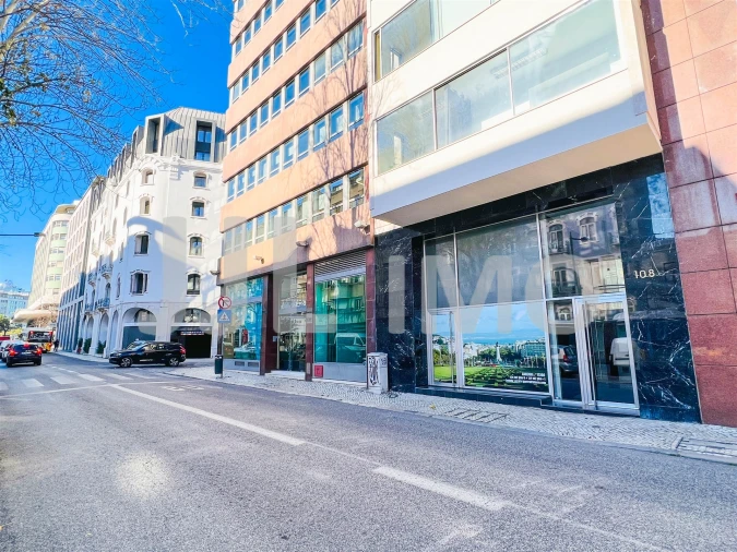 Apartamento T3 para Arrendamento em Santo António Foto 2