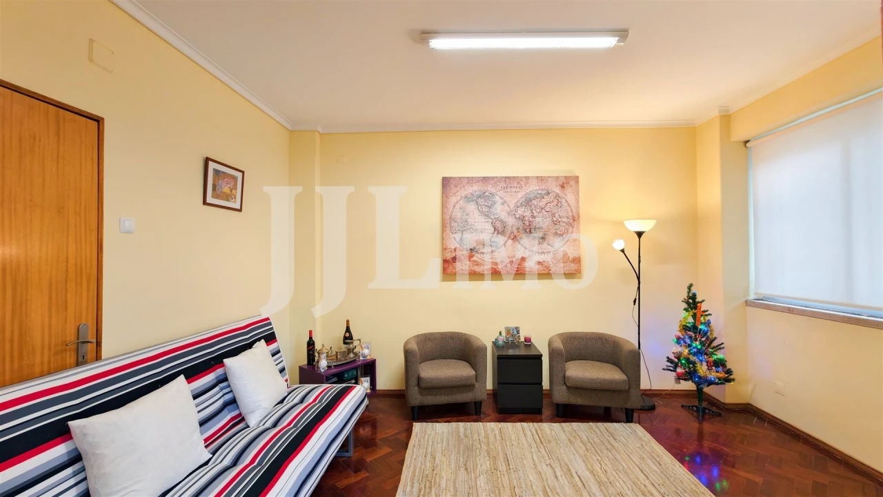 Apartamento T3 para Arrendamento em Santo António Foto 1