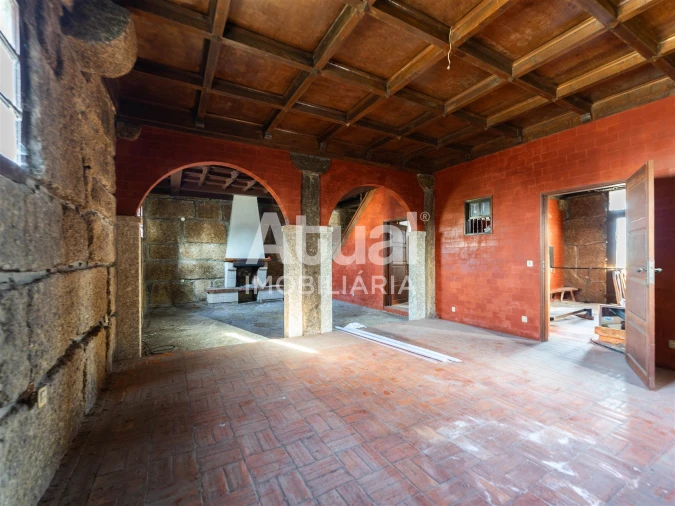 Moradia T6 para Venda em Urgezes Foto 4