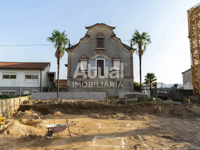 Moradia T6 para Venda em Urgezes Foto 9