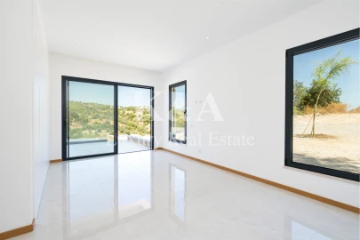 Moradia T4 para Venda em Loule (São Sebastião)