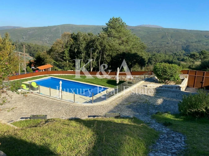 Moradia T4 para Venda em Venade e Azevedo