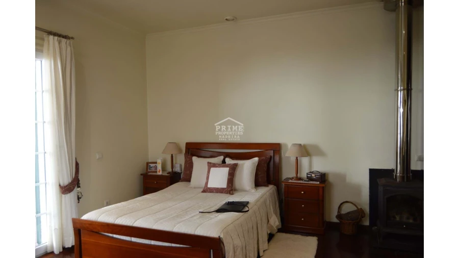 Moradia T3 para Venda em Camacha Foto 11