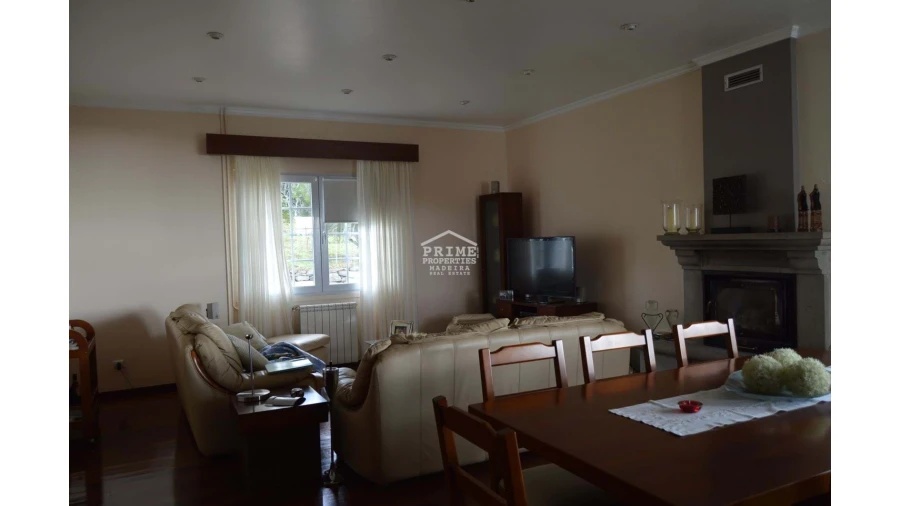 Moradia T3 para Venda em Camacha Foto 3