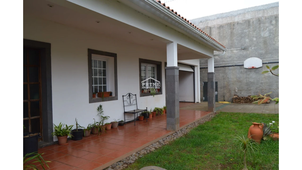 Moradia T3 para Venda em Camacha Foto 1