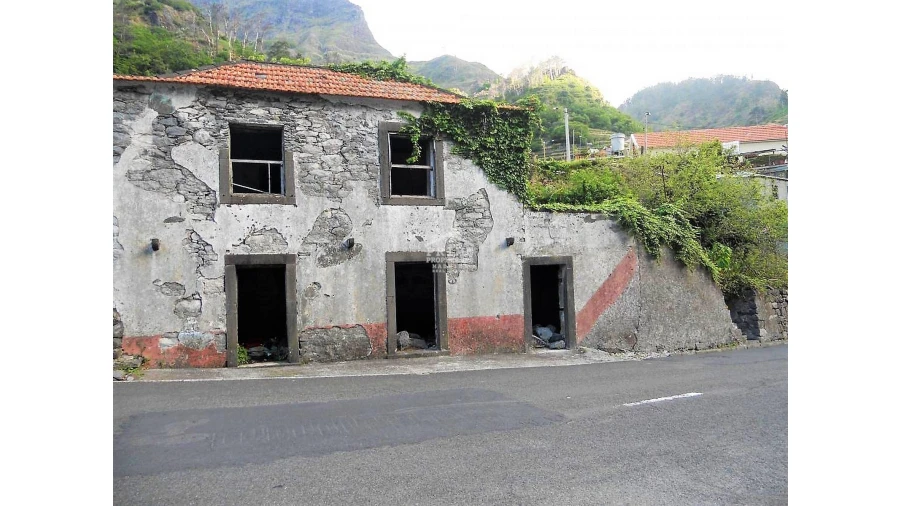 Moradia T3 para Venda em Serra de Agua Foto 1