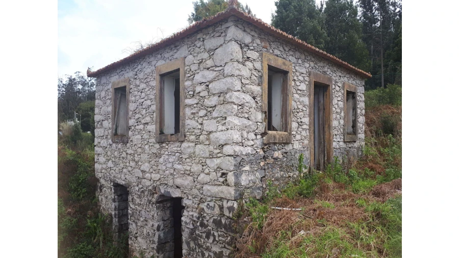 Terreno para Venda em Porto Moniz Foto 2