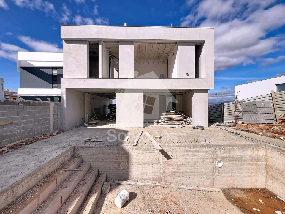 Moradia T4 para Venda em Estômbar e Parchal Foto 1
