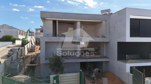 Moradia T4 para Venda em Estômbar e Parchal