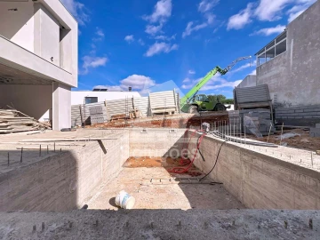 Moradia T4 para Venda em Estômbar e Parchal